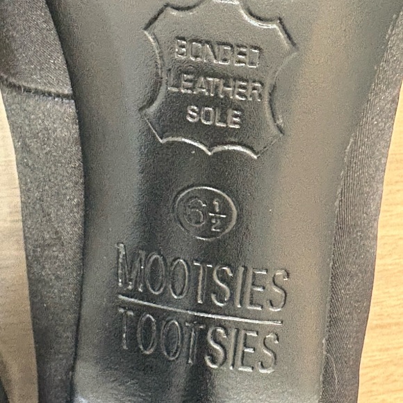 Mootsies Tootsies Black Twist Peep-Toe Heels Size 6.5 - Picture 7 of 8